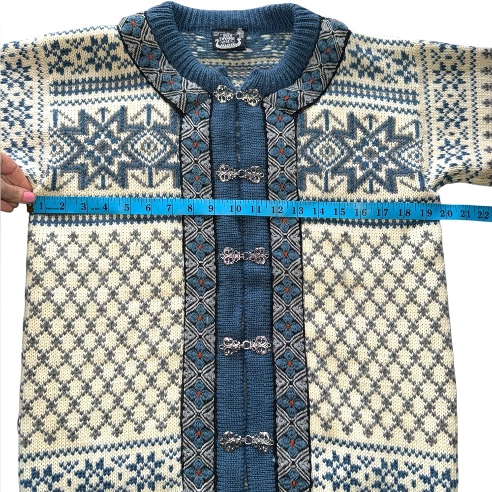 Dale of Norway Nordic Wool Cardigan
Oslo Sweater Shop Exclusive Made in Norway - Picture 14 of 15